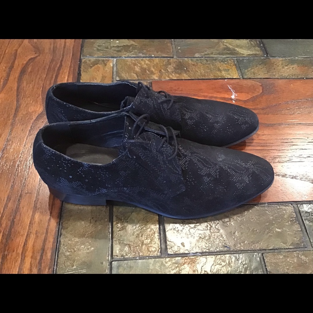 Shoes - Picture 2 of 2